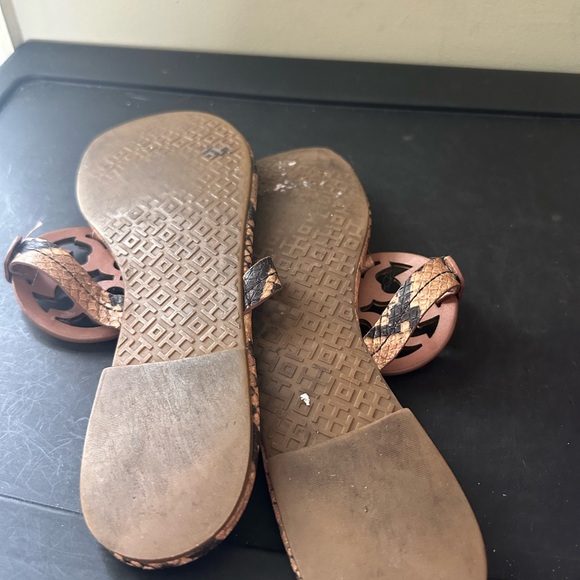Tory Burch Miller Blush Pink Gold Metal Snake Leather Thong Sandal Logo 8M - Picture 5 of 5